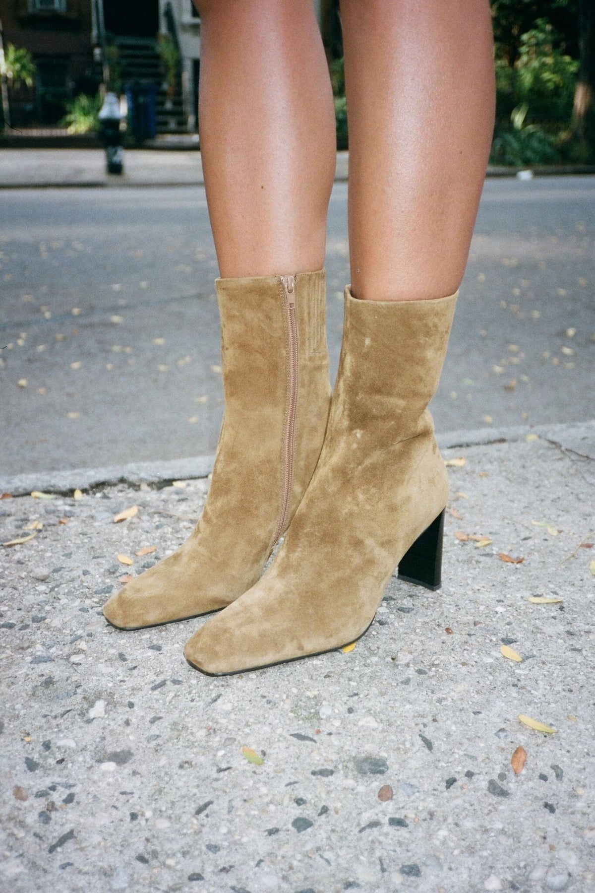 ESSENTIAL - Camel Suede |Jeffrey Campbell