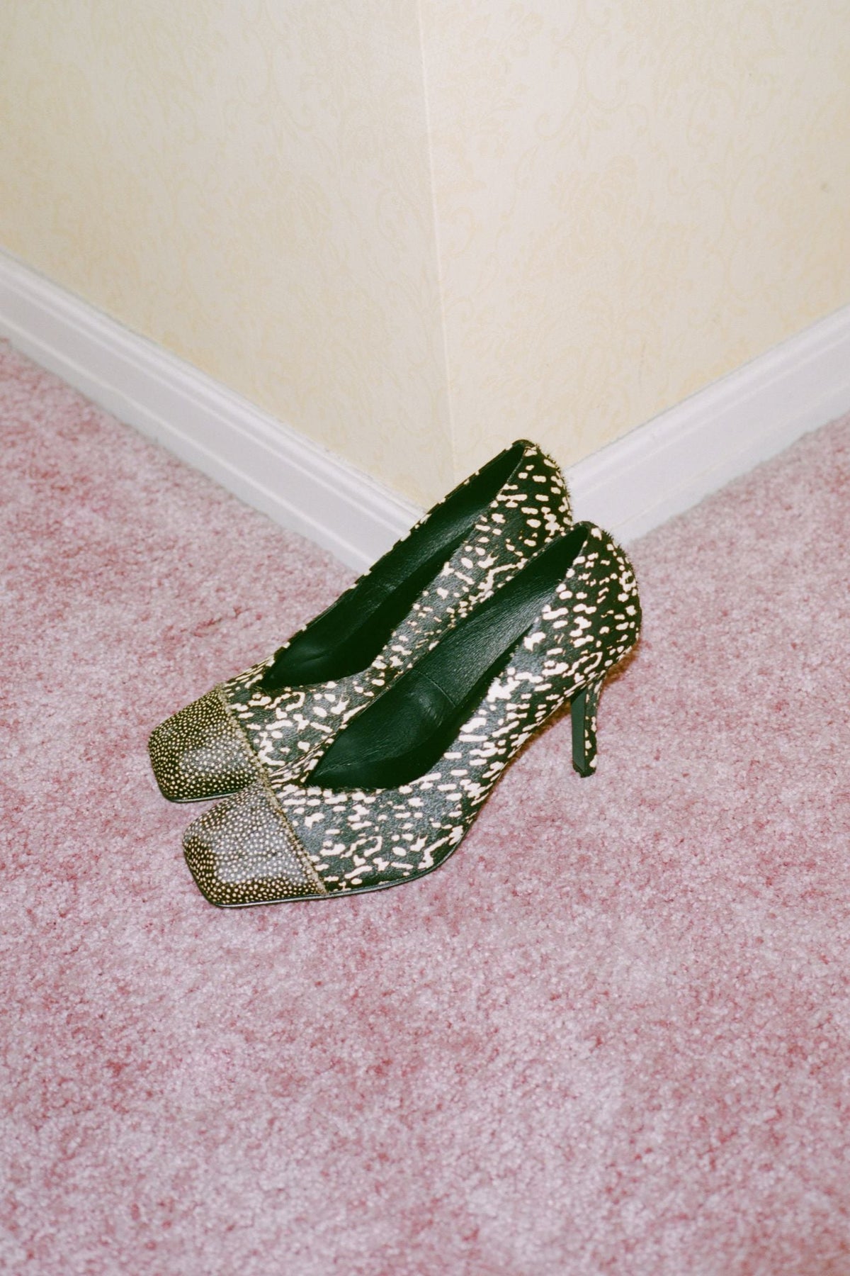 SOUND-F - Black White Hair |Jeffrey Campbell